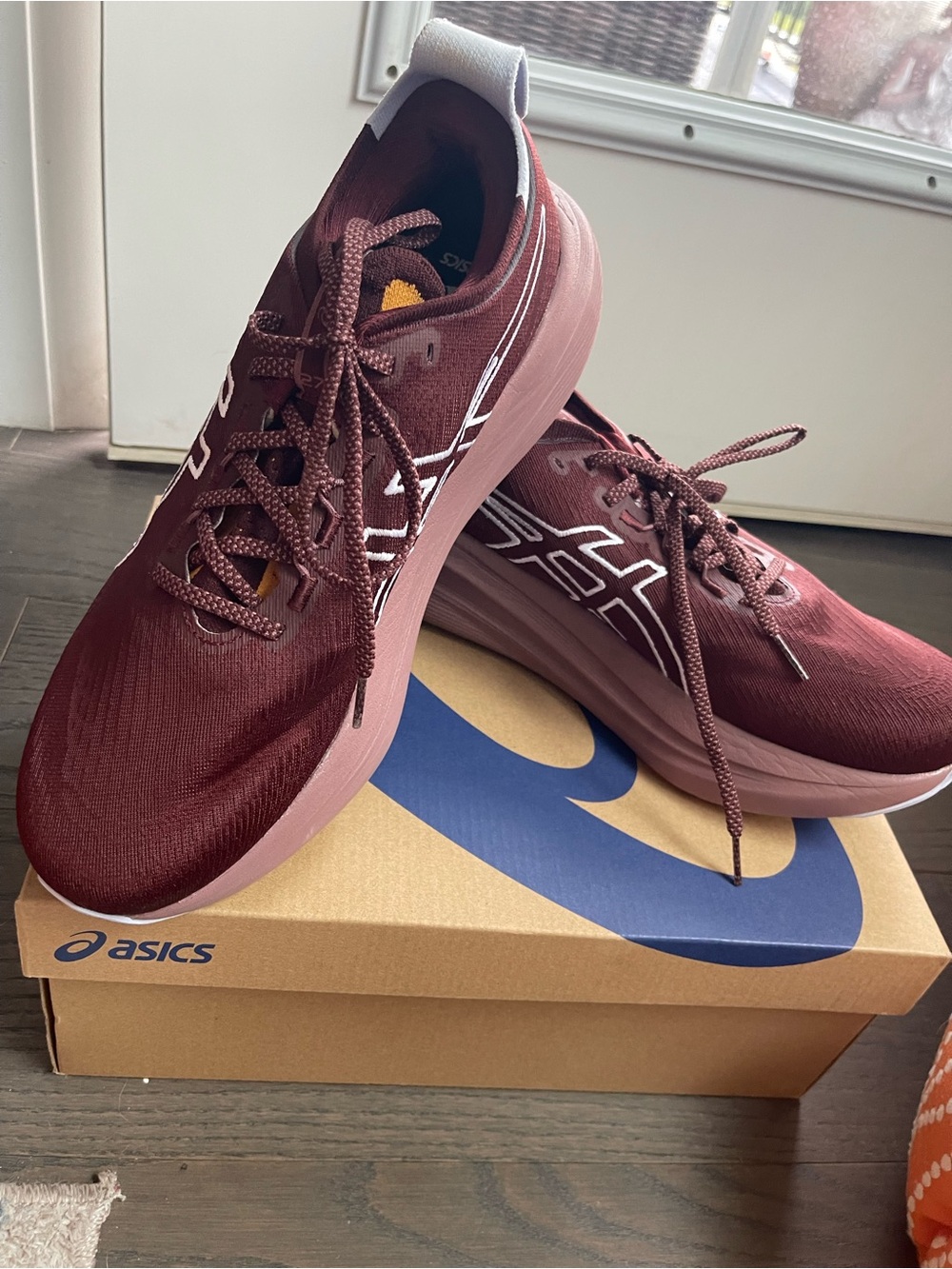 ASICS Women’s  Gel Nimbus Running Shoes size 11
